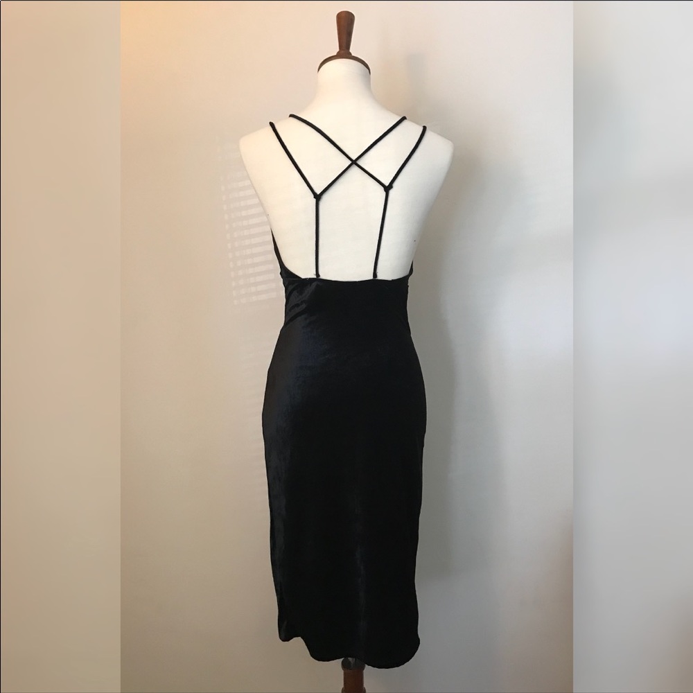 Elegant🌹 Black Velvet Dress🥂 - Picture 6 of 7